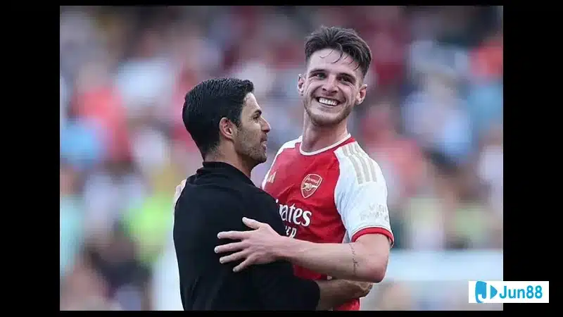 Gary Neville thảo luận về Arsenal tại một sự kiện thể thao