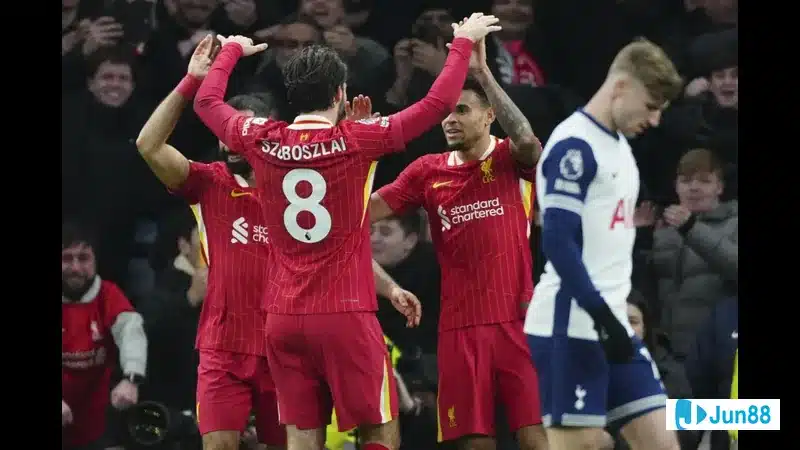 Gary Neville bình luận về thành công của Liverpool